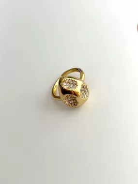 Sparkling dotted ring